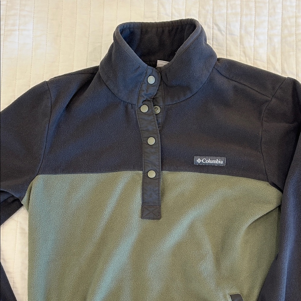 Columbia Women’s Olive and Charcoal Fleece Pullover